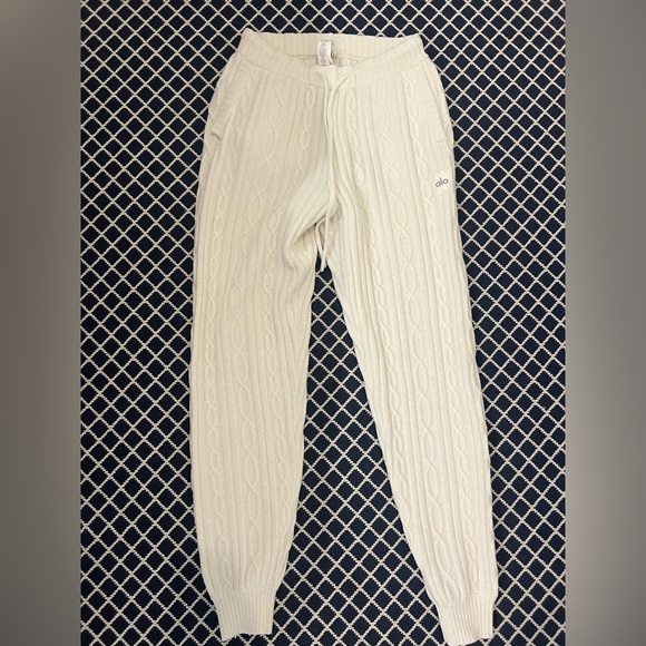 ALO Yoga White Cable Knit Joggers and Sweatshirt - Picture 1 of 5